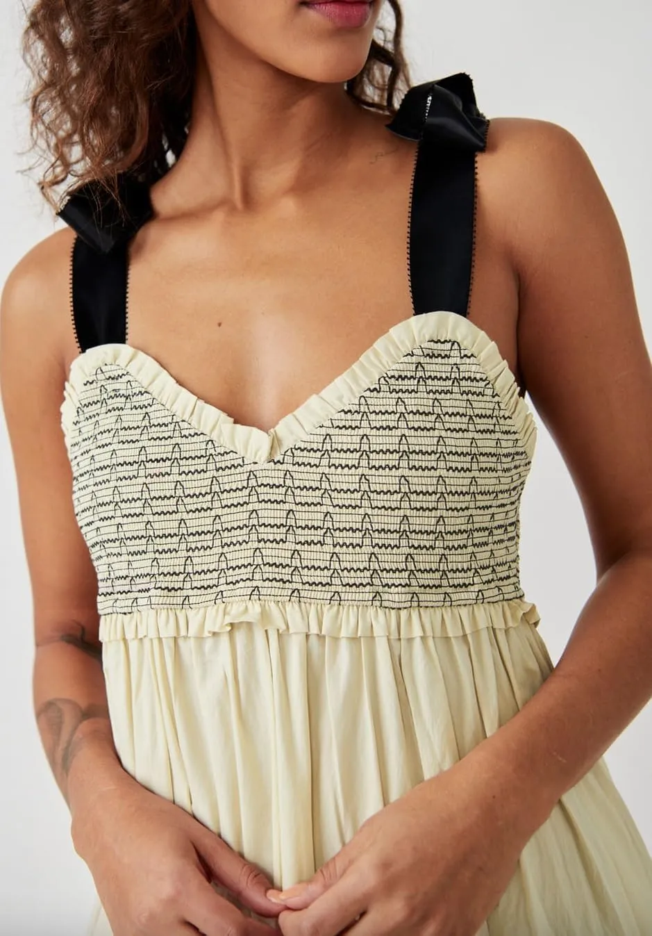 KMBANGI Women Boho Smocked Maxi Dress Tie Shoulder Y2k Floral Flowy Long Dress Swing Sleeveless Spaghetti Strap Sundress